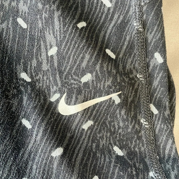 Nike Dri-Fit black with white leggings with reflectors size xs - Picture 3 of 12